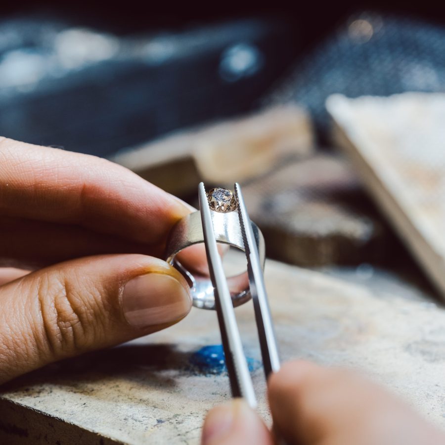 Closeup,Of,Jeweler,Setting,A,Precious,Stone,With,Pincers,On